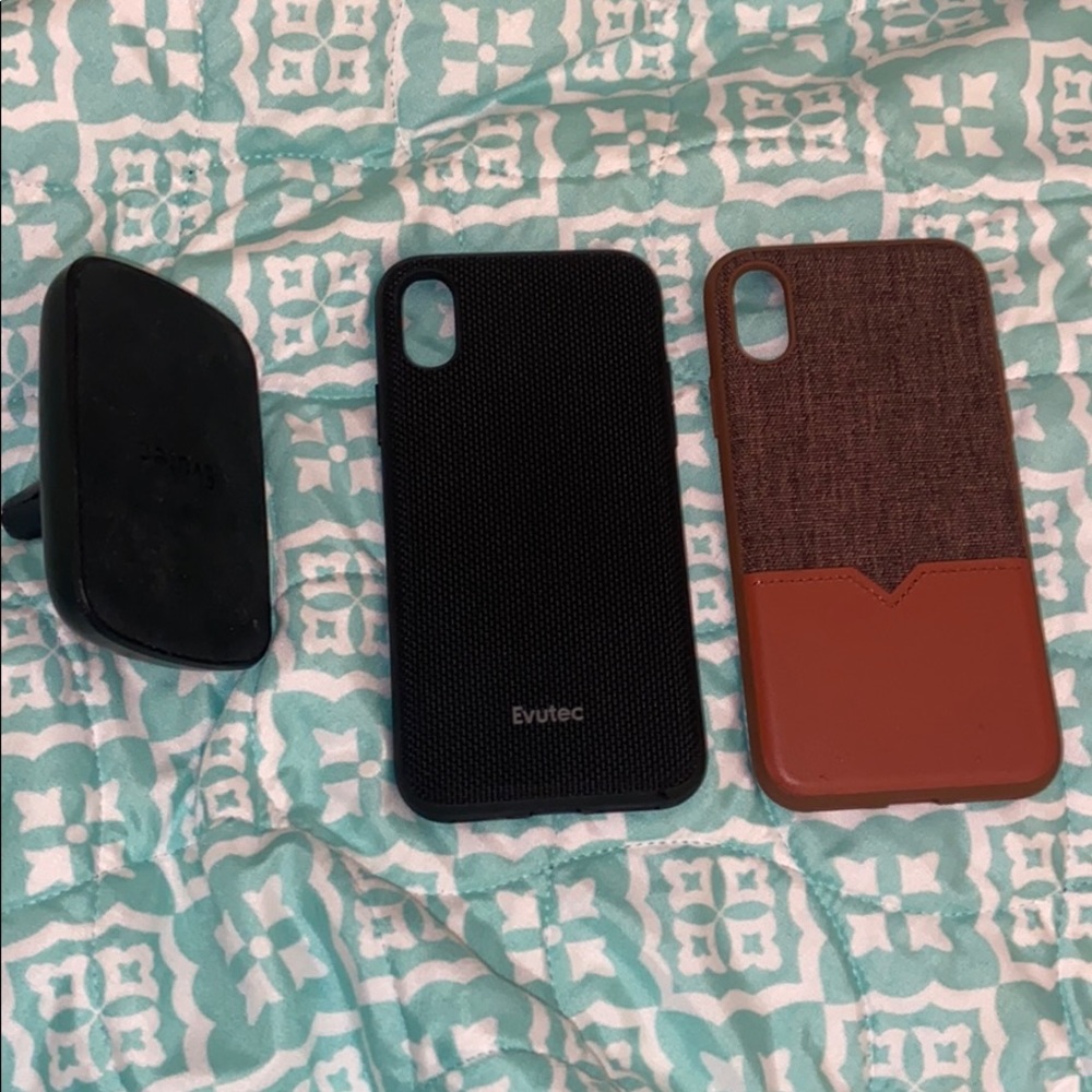 2 IPhone X Evutec cases and the vent holder